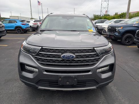 Used 2022 Ford Explorer XLT w/ Equipment Group 202A AWD/4WD image 2