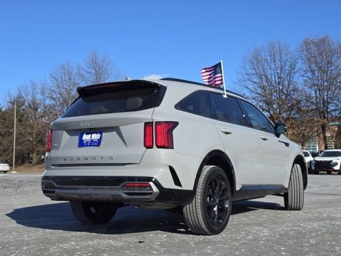 Used 2022 Kia Sorento SX image 16