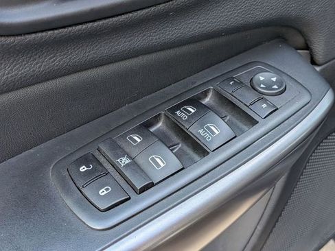 Used 2019 Jeep Cherokee Limited image 15