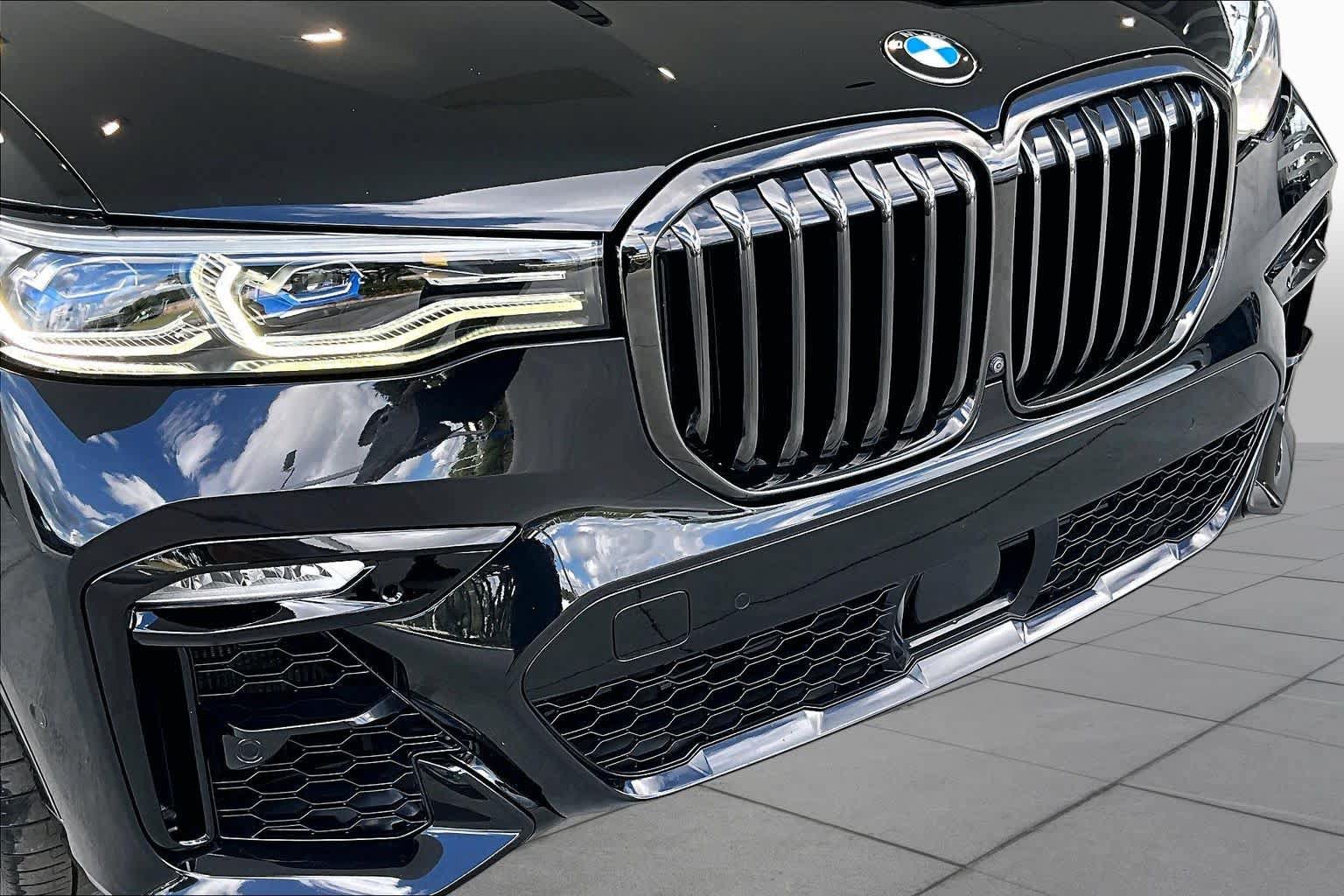 Used 2022 BMW X7 M50i AWD/4WD image 29