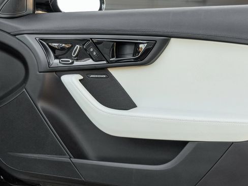 Used 2022 Jaguar F-TYPE Convertible image 28