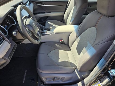 Used 2018 Toyota Camry LE FWD image 27
