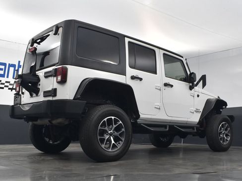 Used 2014 Jeep Wrangler Unlimited Rubicon w/ Connectivity Group AWD/4WD image 21