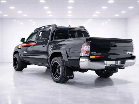 Used 2012 Toyota Tacoma 4x4 Double Cab w/ SR5 Pkg image 3