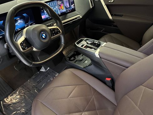 Used 2023 BMW iX xDrive50 w/ Sport Package AWD/4WD image 4