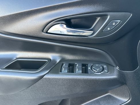 Used 2024 Chevrolet Equinox LT image 9