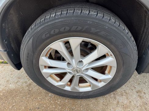 Used 2016 Nissan Rogue SV w/ SV Premium Package image 24