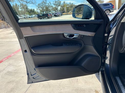 Used 2025 Volvo XC90 T8 Plus w/ Protection Package Premier image 17