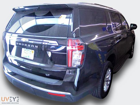 Used 2024 Chevrolet Suburban LT image 3