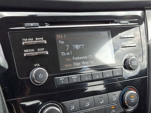 Used 2016 Nissan Rogue S AWD/4WD image 3