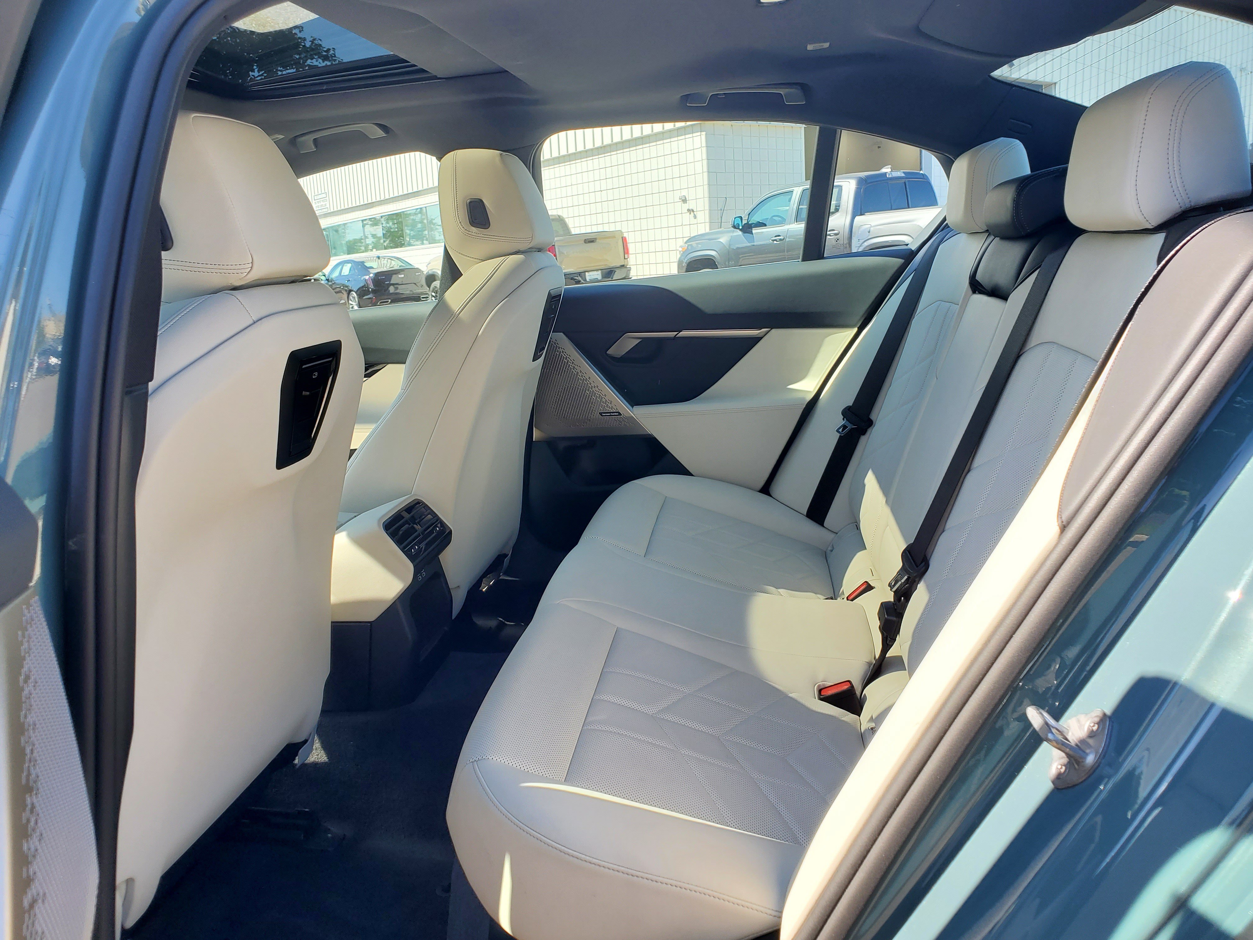 Certified 2024 BMW 530i xDrive w/ Premium Package AWD/4WD image 31
