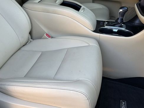 Used 2019 Toyota Highlander XLE image 16