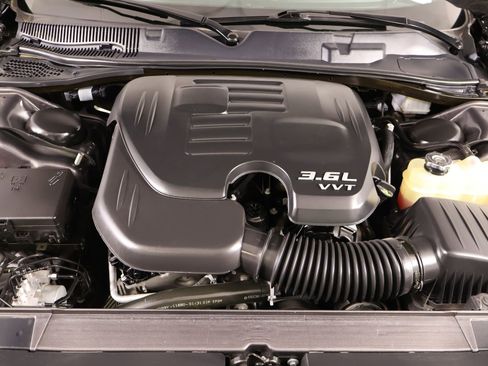 Used 2020 Dodge Challenger SXT RWD image 17