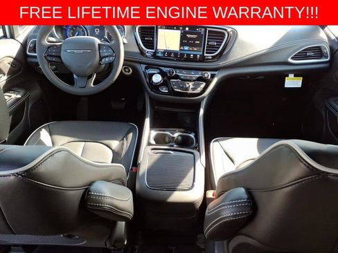 New 2027 Chrysler Pacifica Limited w/ S Appearance Package AWD/4WD image 27