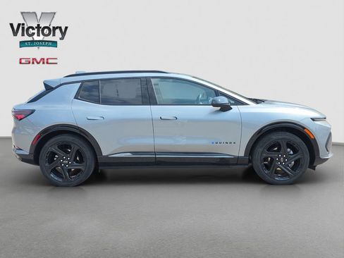 Used 2025 Chevrolet Equinox EV RS FWD image 19