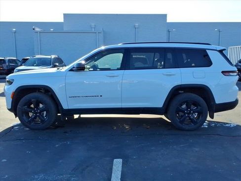 New 2026 Jeep Grand Cherokee L Limited w/ Limited Altitude Package AWD/4WD image 3