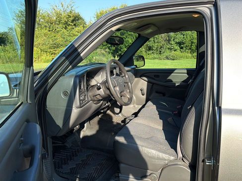 Used 2006 Chevrolet Silverado 1500 W/T RWD image 9