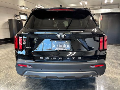 Used 2021 Kia Sorento S image 9