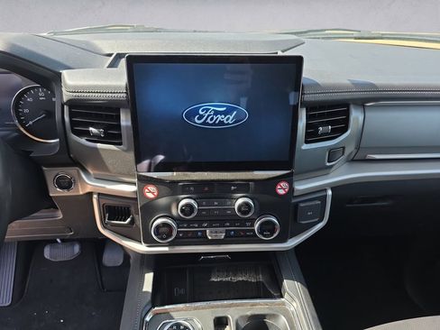 Used 2024 Ford Expedition XLT RWD image 11