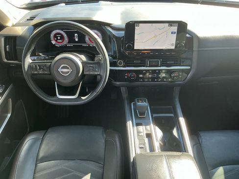 Used 2024 Nissan Pathfinder Platinum image 17