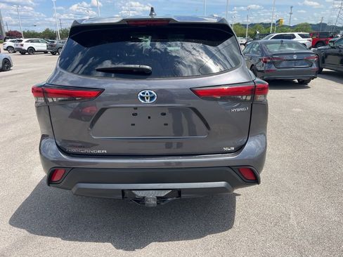 Used 2023 Toyota Highlander XLE AWD/4WD image 6