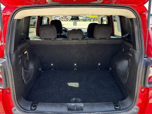 Used 2018 Jeep Renegade Latitude w/ Trailer Tow Group AWD/4WD image 12