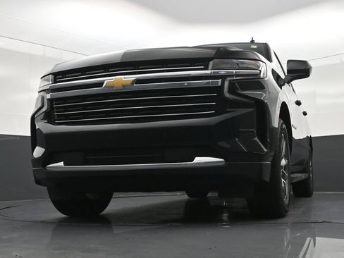 Used 2023 Chevrolet Suburban LT RWD image 31
