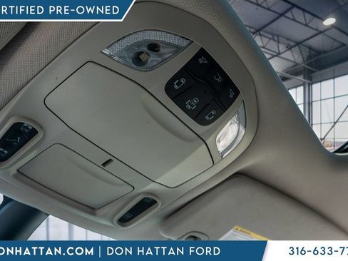 Used 2023 Chrysler Pacifica Limited FWD image 12