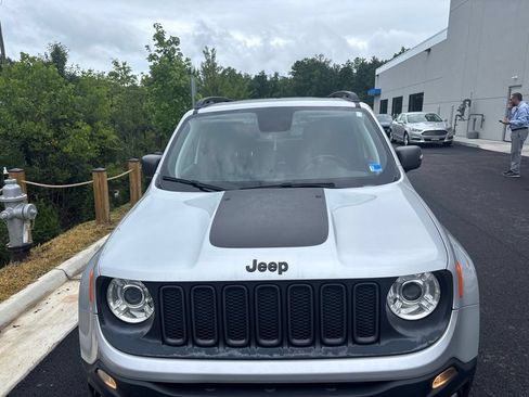 Used 2018 Jeep Renegade Trailhawk AWD/4WD image 4