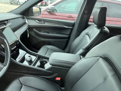 New 2025 Jeep Grand Cherokee Limited image 6