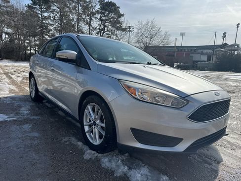Used 2016 Ford Focus SE image 4