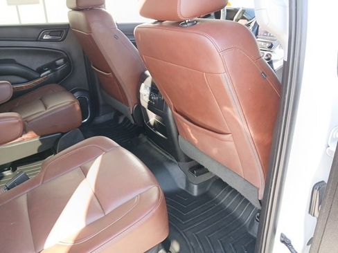 Used 2019 Chevrolet Suburban Premier w/ Premier Plus Edition image 32