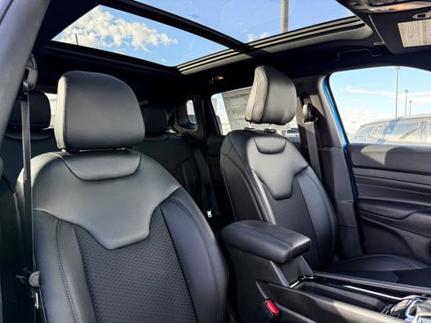 New 2026 Jeep Compass Latitude image 9