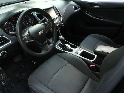 Used 2017 Chevrolet Cruze LT FWD image 13