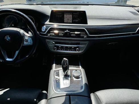 Used 2019 BMW 750i xDrive w/ M Sport Package image 27
