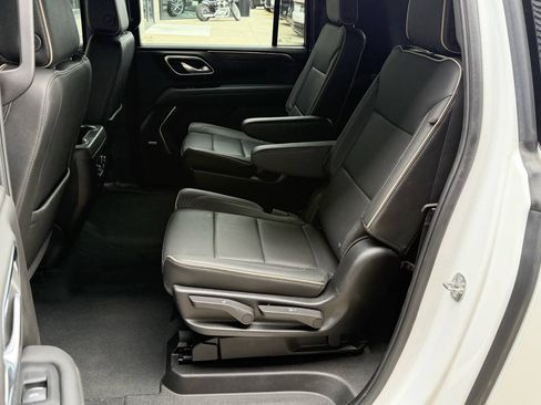 Used 2024 Chevrolet Suburban Premier AWD/4WD image 17