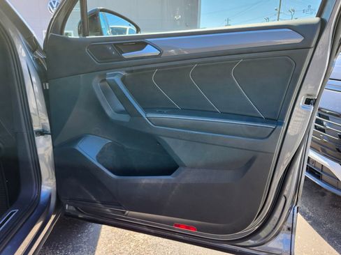 Certified 2023 Volkswagen Tiguan SE R-Line image 17
