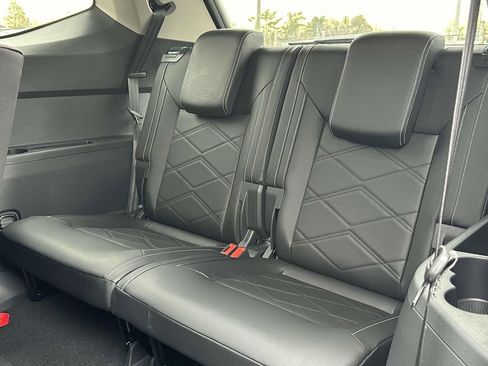 Used 2025 Volkswagen Atlas SE w/ Black Wheel Package image 18