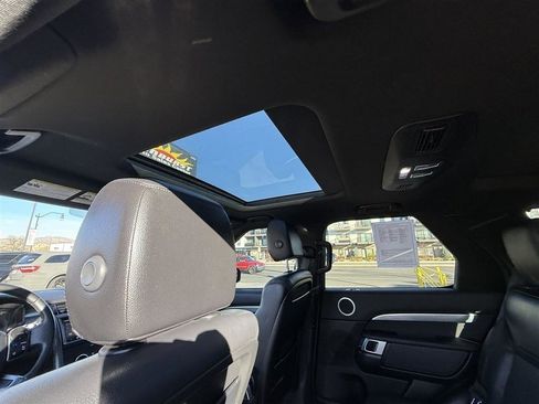 Used 2020 Land Rover Discovery Landmark AWD/4WD image 17