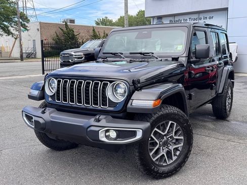 New 2026 Jeep Wrangler Unlimited Sahara AWD/4WD image 3