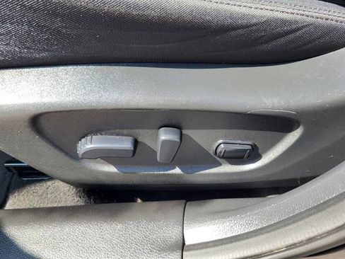 Used 2019 Nissan Rogue SV w/ Premium Package image 14