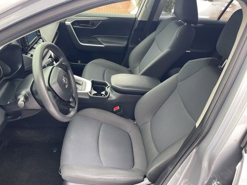 Used 2020 Toyota RAV4 LE image 15