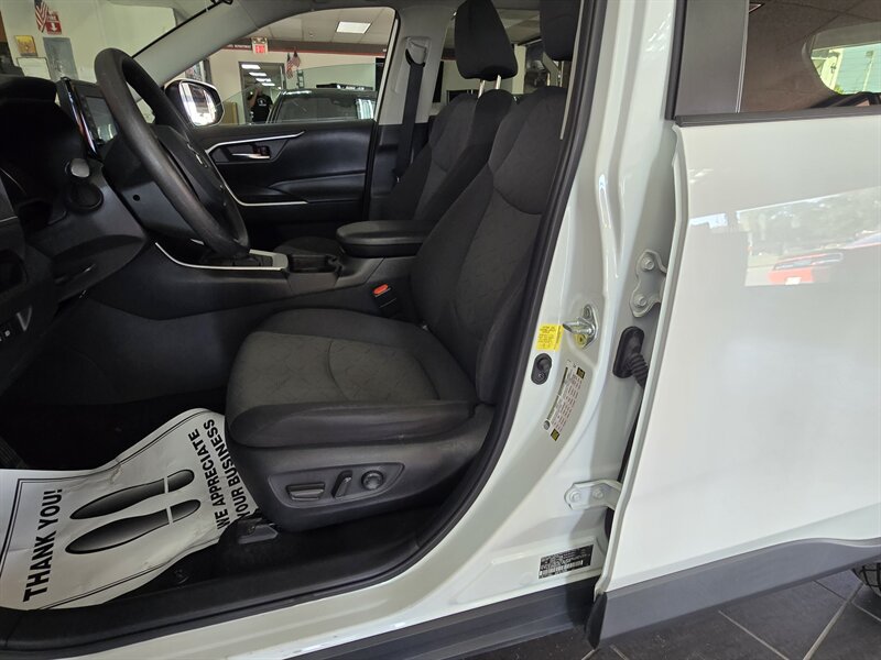 Used 2021 Toyota RAV4 XLE FWD image 9