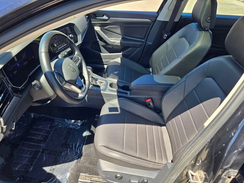 Used 2024 Volkswagen Jetta SE FWD image 25