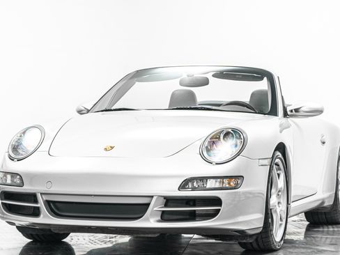 Used 2005 Porsche 911 Carrera RWD image 5