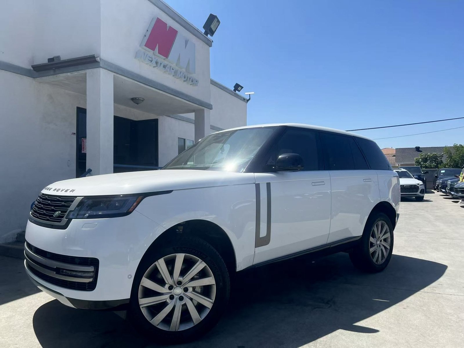 Used 2024 Land Rover Range Rover SE AWD/4WD image 1