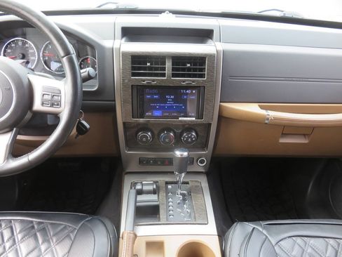 Used 2012 Jeep Liberty Limited AWD/4WD image 16