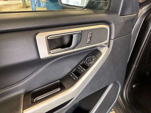 Used 2020 Ford Explorer XLT w/ Equipment Group 202A AWD/4WD image 32