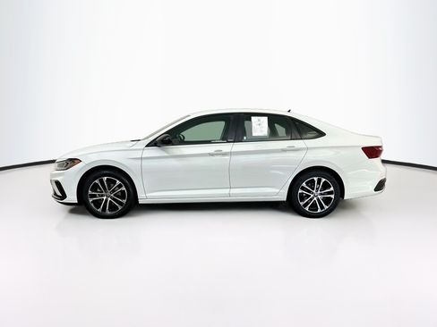 Used 2025 Volkswagen Jetta Sport FWD image 4