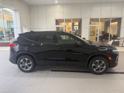 Used 2024 Chevrolet Blazer LT w/ Convenience Package FWD image 5